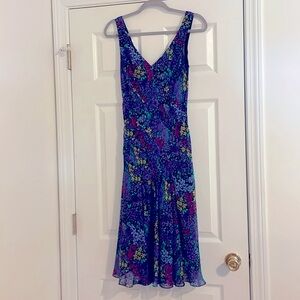 Jones New York silk Dress! Lovely florals  w/v-neckline & flowing hemline Sz 10.